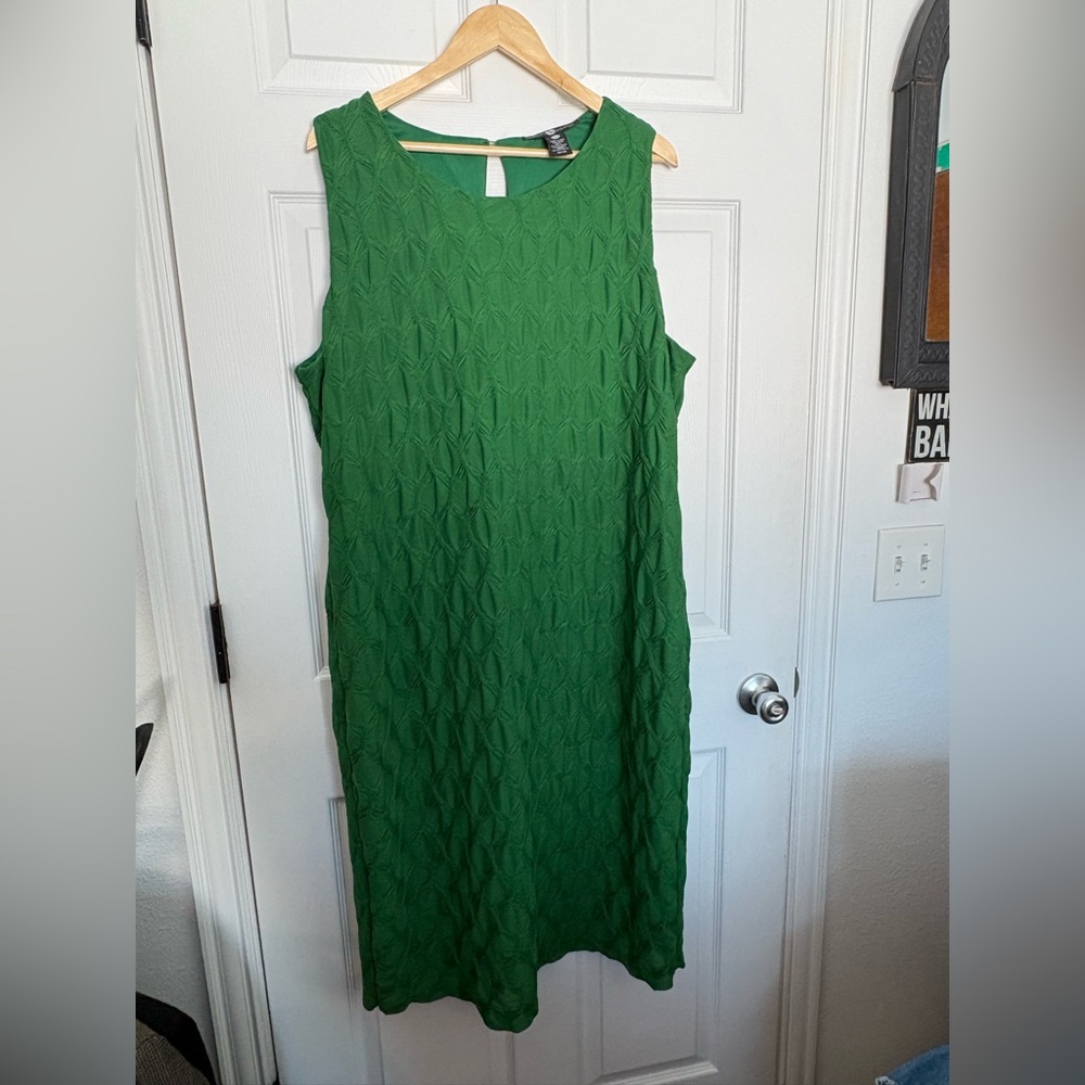 Size 22/24 Ashley Stewart textured sleeveless plus size Kelly Green dress.